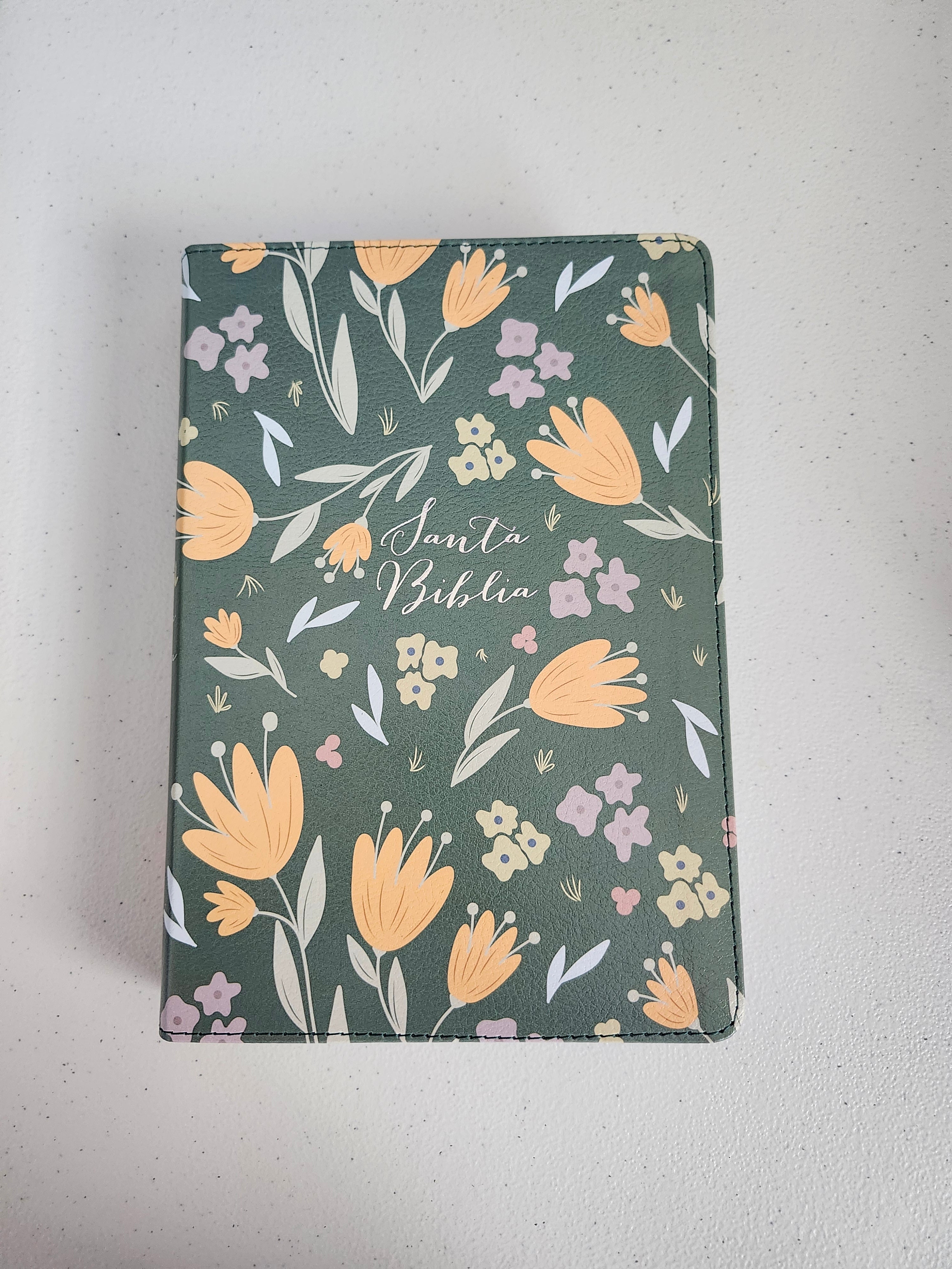 💜 Biblia práctica, hermosa y fácil de llevar (flores)